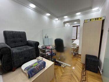 Salon, tibbi mebel dəsti: Bakı şeheri Nerimanov rayonu Nerimanov metrosu yaxınında 85 kv — 1