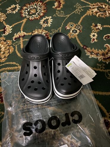 Кроссовки и спортивная обувь: Кроссовки, 43, Crocs, Новый, цвет - Черный, Самовывоз