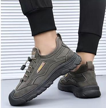 Кроссовки и спортивная обувь: Мужские повседневные кроссовки . Остался только один размер. 41 — 11