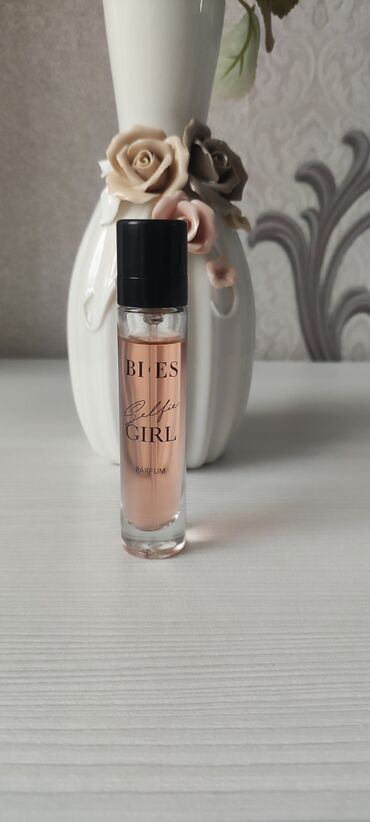 Ətriyyat: Bi-Es parfum selfie girl 15 ml
orjinaldi,polşanindi