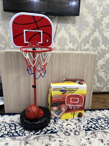 Игрушки: Баскетбольный набор, с коробкой, в идеальном состоянии. Цена:1600 сом