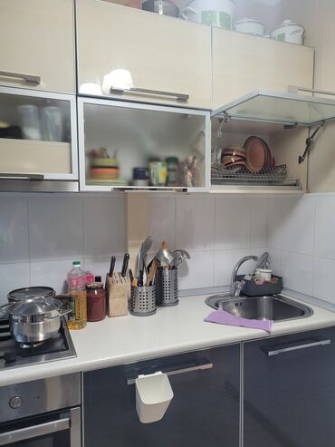 кухонная мебель каракол: Кухонный гарнитур, цвет - Бежевый, Б/у