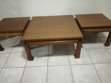 Desks and tables: Πωλείται σετ 3 ξύλινων τραπεζιών σαλονιού καρυδιάς σε καλή κατάσταση!