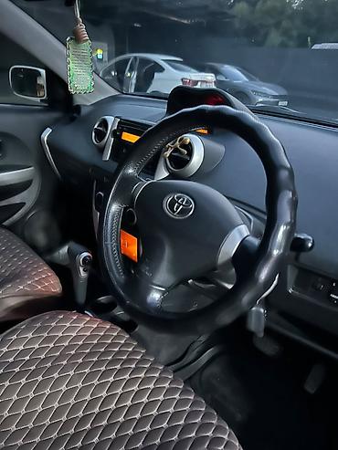 бублик машина: Toyota Ist: 2003 г., 1.5 л, Автомат, Бензин, Хэтчбэк — 5