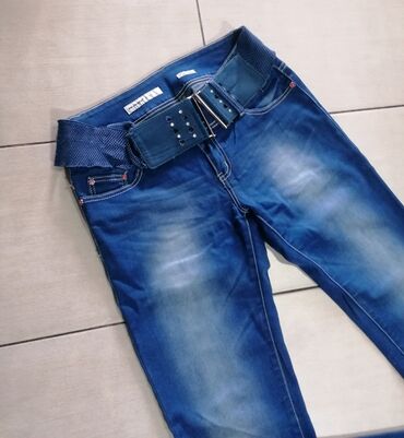 re dress jeans: Farmerice kao nove
Vel 31
Sa dosta elastina
Prelepe
Uvoz Turska