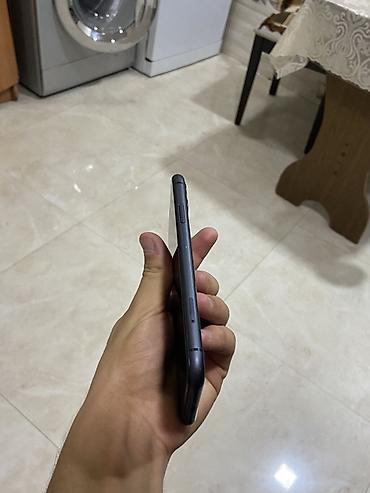 Apple iPhone: IPhone 11, Qara — 8