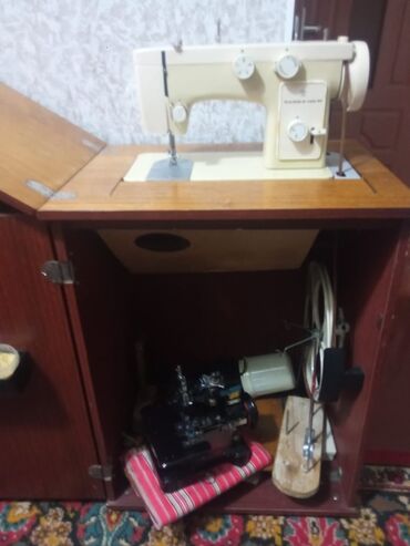 механик швейный машины: Тигүүчү машина Chayka, Оверлок, Жарым автоматтык