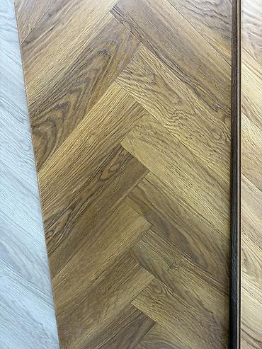 Ламинат «ёлочка» (herringbone), декор под натуральный дуб. - Рисунок at lalafo.kg Ламинат «ёлочка» (herringbone), декор под натуральный дуб. - Рисунок