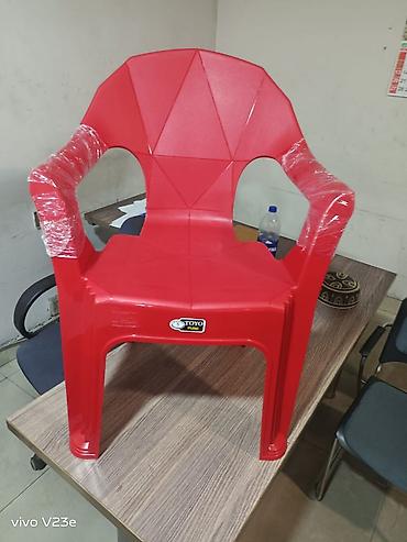 Пластиковые стулья: Пластиковые стулья TOYO с подлокотниками Описание: - Удобные сиденья — 22