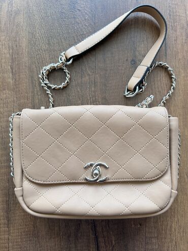 Çantalar: Çantalar satılır teze kimidir. 2 birlikde satılır. İki 10 azn tek tek — 5