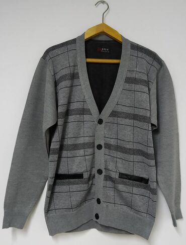серый мужской свитер: Продаю новый мужской кардиган
Теплый, хорошего качества
р.54-56
