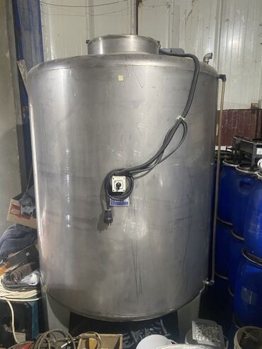 Boçkalar və çəlləklər: Bak, Metal, 2500 l l, Yeni