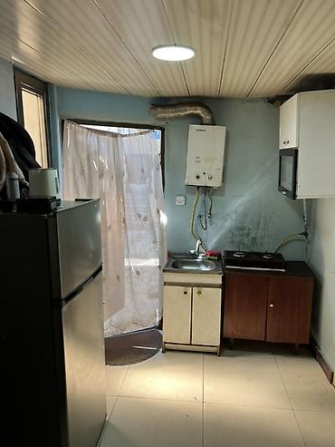 bazar: 40 kv. m, 2 otaqlı — 1
