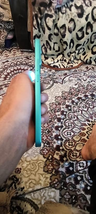 kamera digital: Satılır: yaşıl rəngli smartfon Xüsusiyyətlər: - Korpus: düz kənarlı — 3