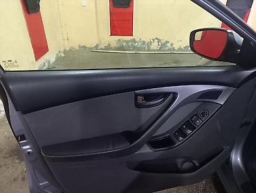 Hyundai: Hyundai Elantra: 1.8 l | 2015 il Sedan — 4