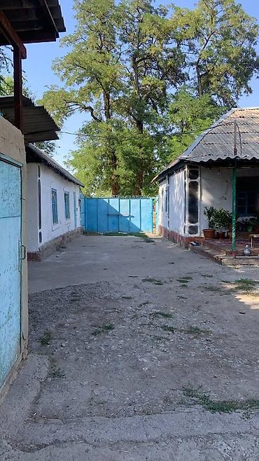 Продажа коттеджей и домов: Продаётся одноэтажный жилой дом с участком. - Планировка: несколько — 7