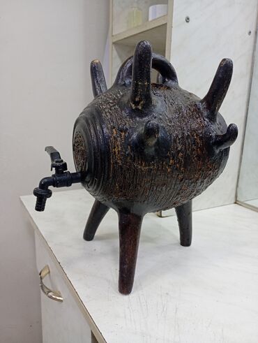 Digər dəstlər və servizlər: Keramik içki çəlləyi dəsti 4 litr maye tutumlu çaxır çəlləyi.8 badəli — 1