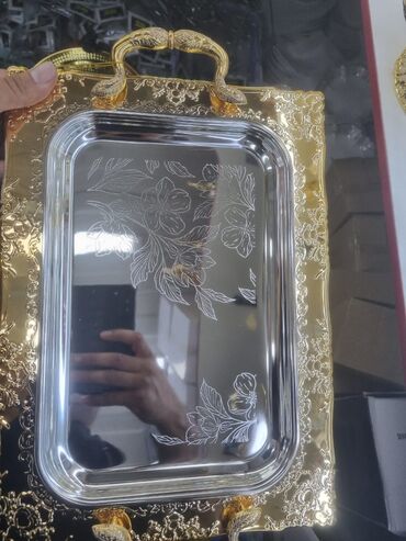ваза декор: Поднос2 прямоугольной формы с цветочным орнаментом. Золотистая
