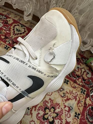 nike зимние: Мужские кроссовки, 39, 40, Nike, Б/у, цвет - Белый, Самовывоз — 3