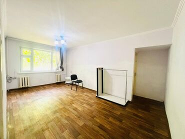 сколько стоит трехкомнатная квартира в бишкеке: 2 комнаты, 46 м², 104 серия, 1 этаж, Старый ремонт