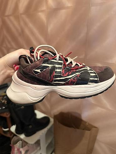 krosovkalar: SISLEY brendindən qalın dibli unisex krossovkalar. 270 manata — 1