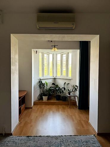 flat osh: Сдаётся просторная 4‑комнатная квартира с двумя спальнями, рабочим — 10