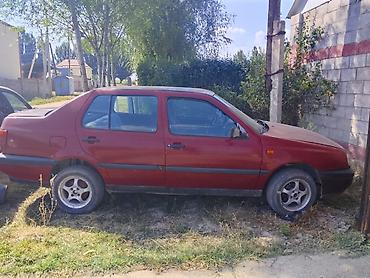 kiya bongo: Volkswagen Vento: 1993 г., 1.8 л, Механика, Седан — 1