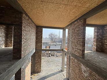 Продажа коттеджей и домов: Продаётся 2-этажный дом ПСО 📍 с. Кунтуу (всего 300 м от трассы) 📐 — 8