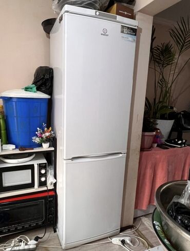 халадиник: Муздаткыч Indesit, Эки камералуу
