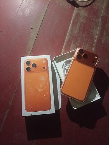 techno camon: Смартфон с диагональю экрана ~6" в ярком оранжевом цвете. Корпус с — 2