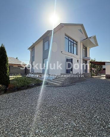 двухуров: 🏠Продается дом в с. Сокулук 🟡Комнаты: 4 🟡Участок: 7 соток 🟡Отопление — 1