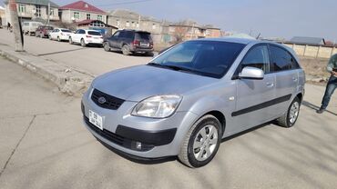 qubada ucuz avtomabiller: Kia Rio: 1.4 l | 2007 il Hetçbek