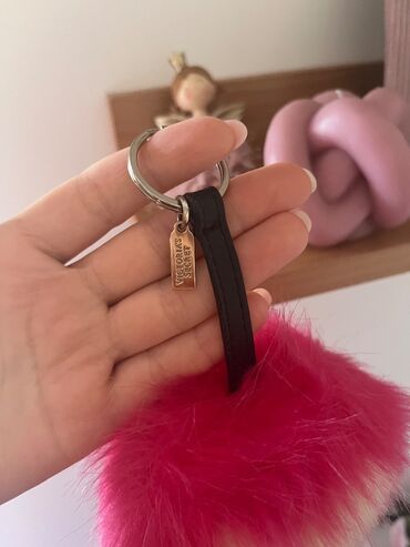sabloni za obrve: Victoriassecret novo privezak priginal 1000 din
