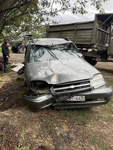 naxçıvan avto: Salam sevralet nıva satılir vurulub ili 2007 ıstıyen elaqe saxlasın — 5