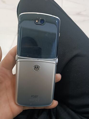 купить триггеры для телефона: Motorola Razr 40, Б/у, 256 ГБ, 1 SIM, eSIM