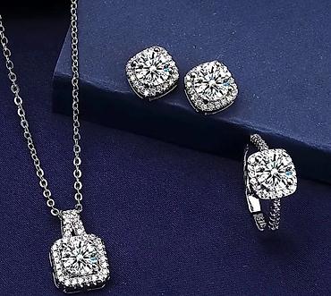 Наборы украшений: Наборы украшений с сияющими вставками Варианты комплектов: 1) — 4