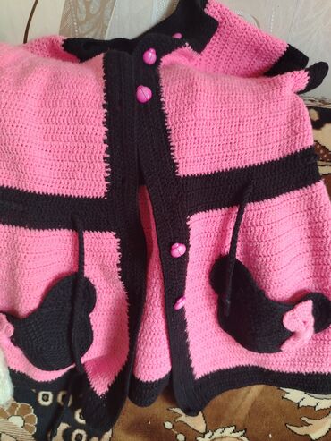 Jiletlər: Məhsul dəsti: 1) Əl toxuması yun jilet - Rəng: krem (təbii ağ), qara — 32