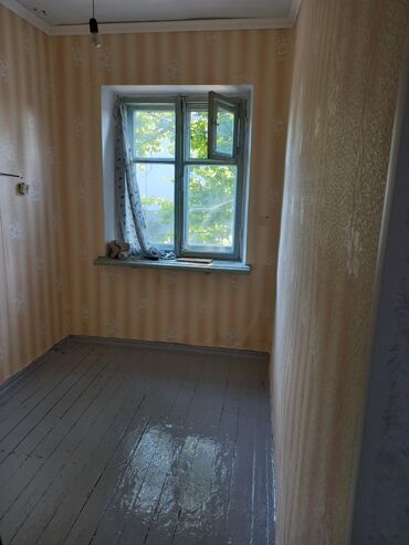 квартира баят: 1 комната, 27 м², 2 этаж, Старый ремонт