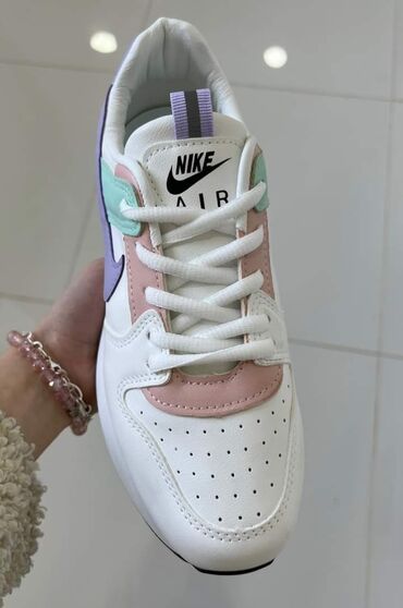 Women's Sneakers and athletic shoes: 41 — 9