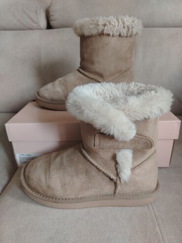 Ugg čizme: Prelepe čizme, kao ugg, malo nošene. Izuzetno tople, krzno mekano — 1