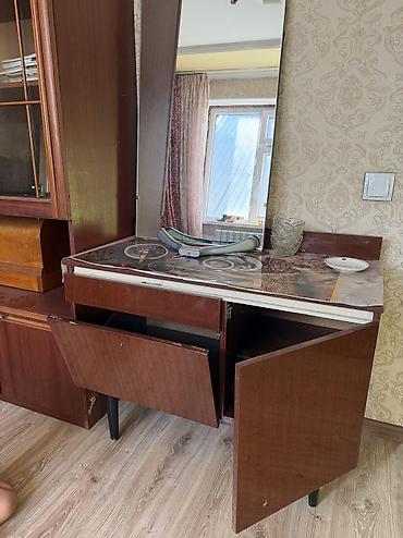 Продаю б/у мебель в хорошем состоянии Кровать 5000 Стенка 10000 Тумба