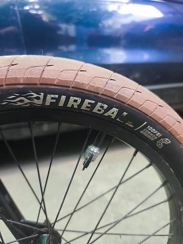 BMX велосипеды: BMX - Рама Kink Launch комплит - Колеса, 2 Покрышки Eclat Fireball — 10