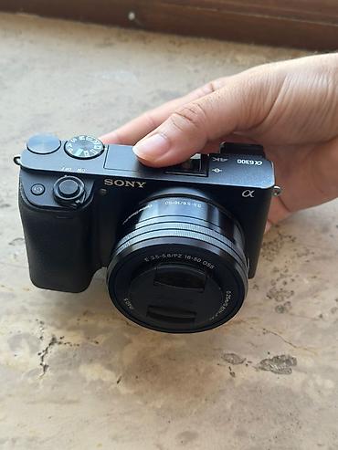 en ucuz kamera: SONY A6300 Salam çox təmiz aparatdır. 4k çəkilişlər üçün yararlıdır — 7