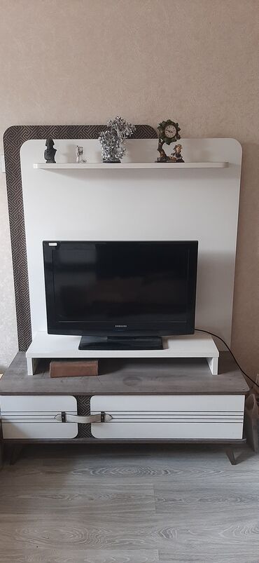 Digər TV və video məhsullar: Televizor altdığı təzə kimidi 1 yerinde cızığıda yoxdu qiyəmti tək