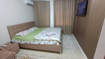 сдаю дом на длительный срок рядом просп жибек жолу бишкек: 1 бөлмө, Тиричилик техникасы, Алдын ала ээлөө, Унаа токтотуучу жай