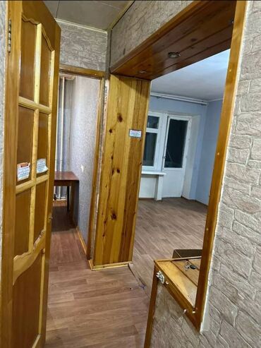 квартира с магазином: 2 комнаты, 40 м², Хрущевка, 2 этаж