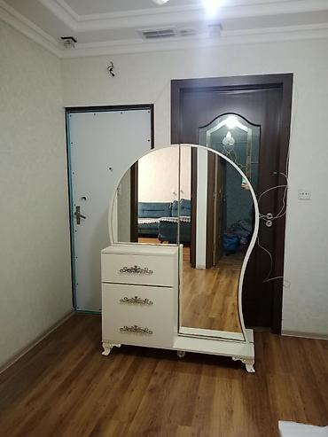 mal dili bitkisinin faydaları: Açıq krem rəngdə, klassik üslubda konsolu-güzgü dəsti. - Geniş — 3