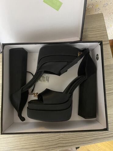 где купить матрицу для телевизора в Азербайджан | Телевизоры: Черные туфли на каблуках Versace,новые ни разу не надела, в отличном