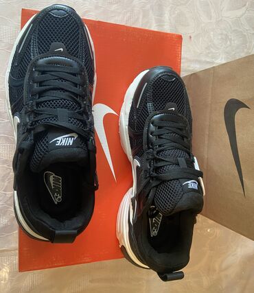 Krasofkalar və idman ayaqqabıları: Yeni̇ - ni̇ke 
Made in Vyetnam
41- ölçü 
ortopedik 
barkod — 5