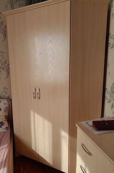 Шкафы для одежды: Шкаф для одежды, Б/у, Угловой, МДФ